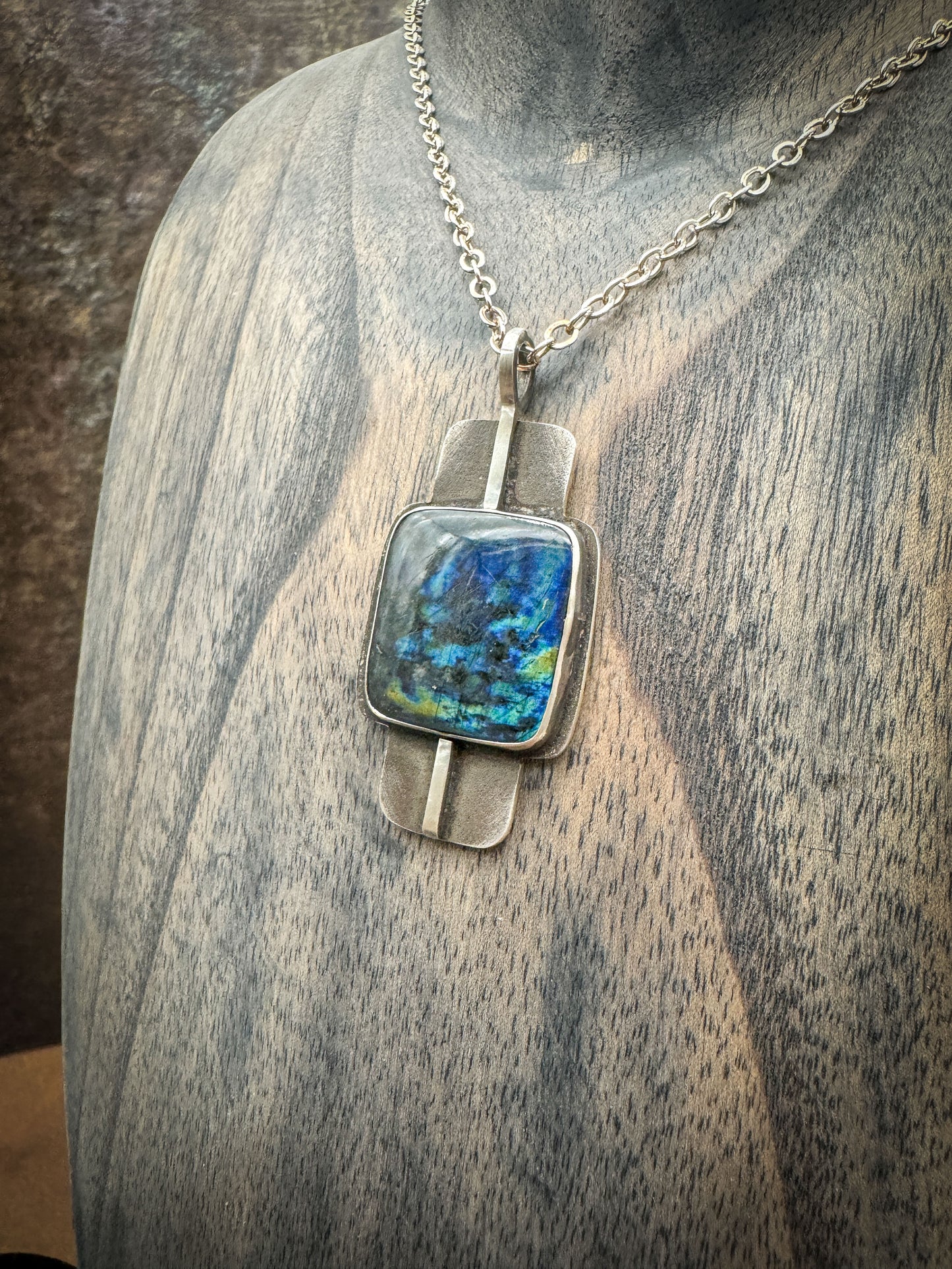 Spectrolite pendant