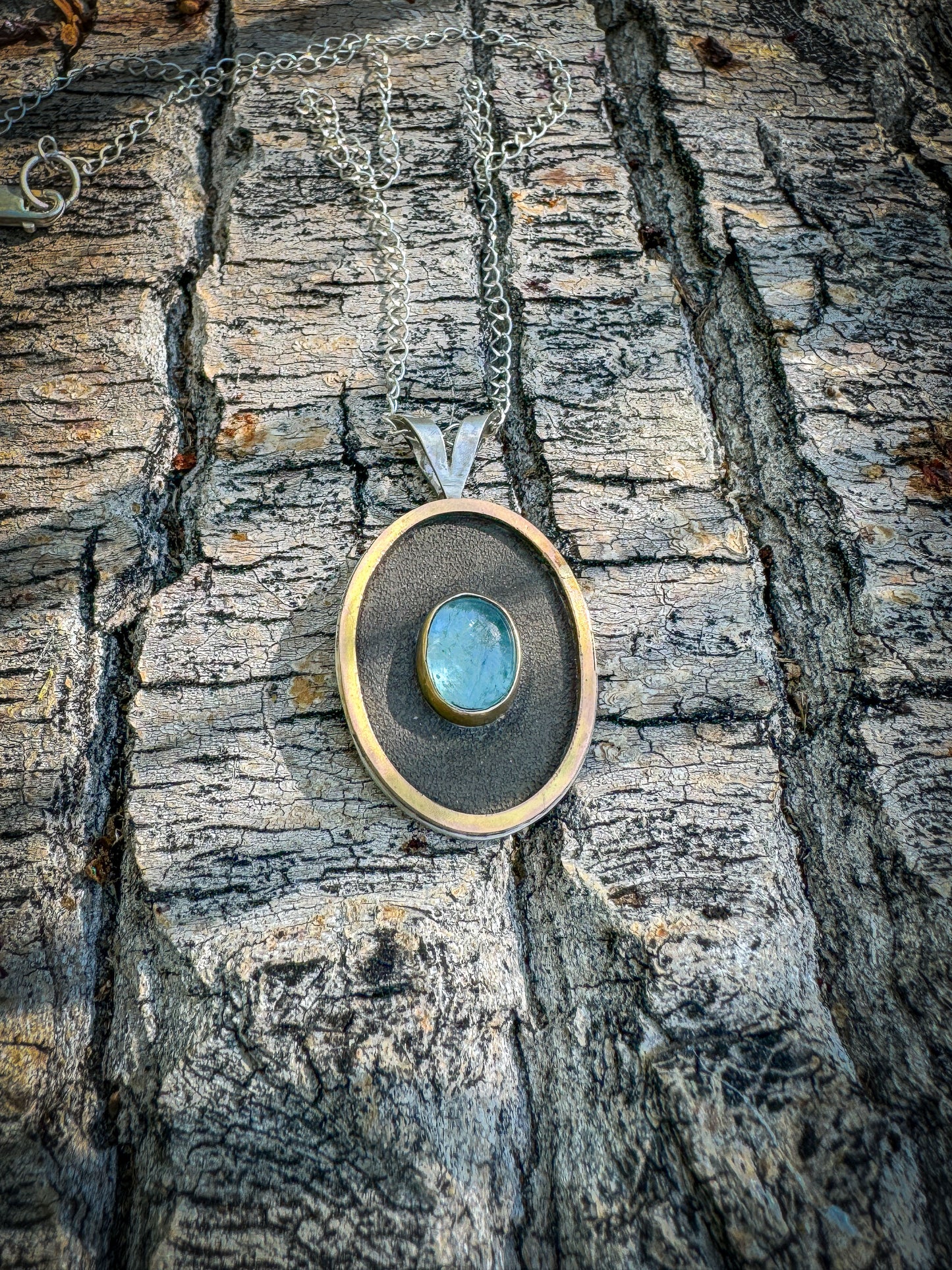 Aquamarine golden pendant