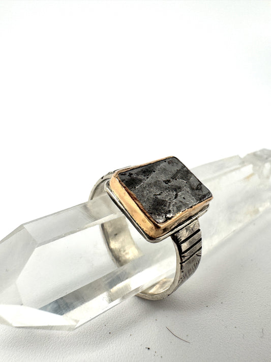 Seymchan meteorite silver and gold ring, size 11